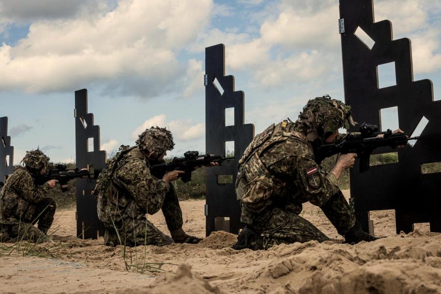 Studējošo speciālā militārā apmācība Studējošo militārā apmācība studenti zemessargs zemessardze